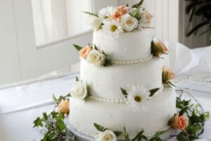 matching wedding cake with theme
